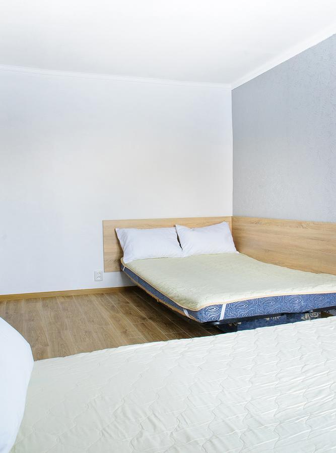 Scandinavian Poltava Apartments With 2 Rooms, 3 Beds 1 Sofa Экстерьер фото